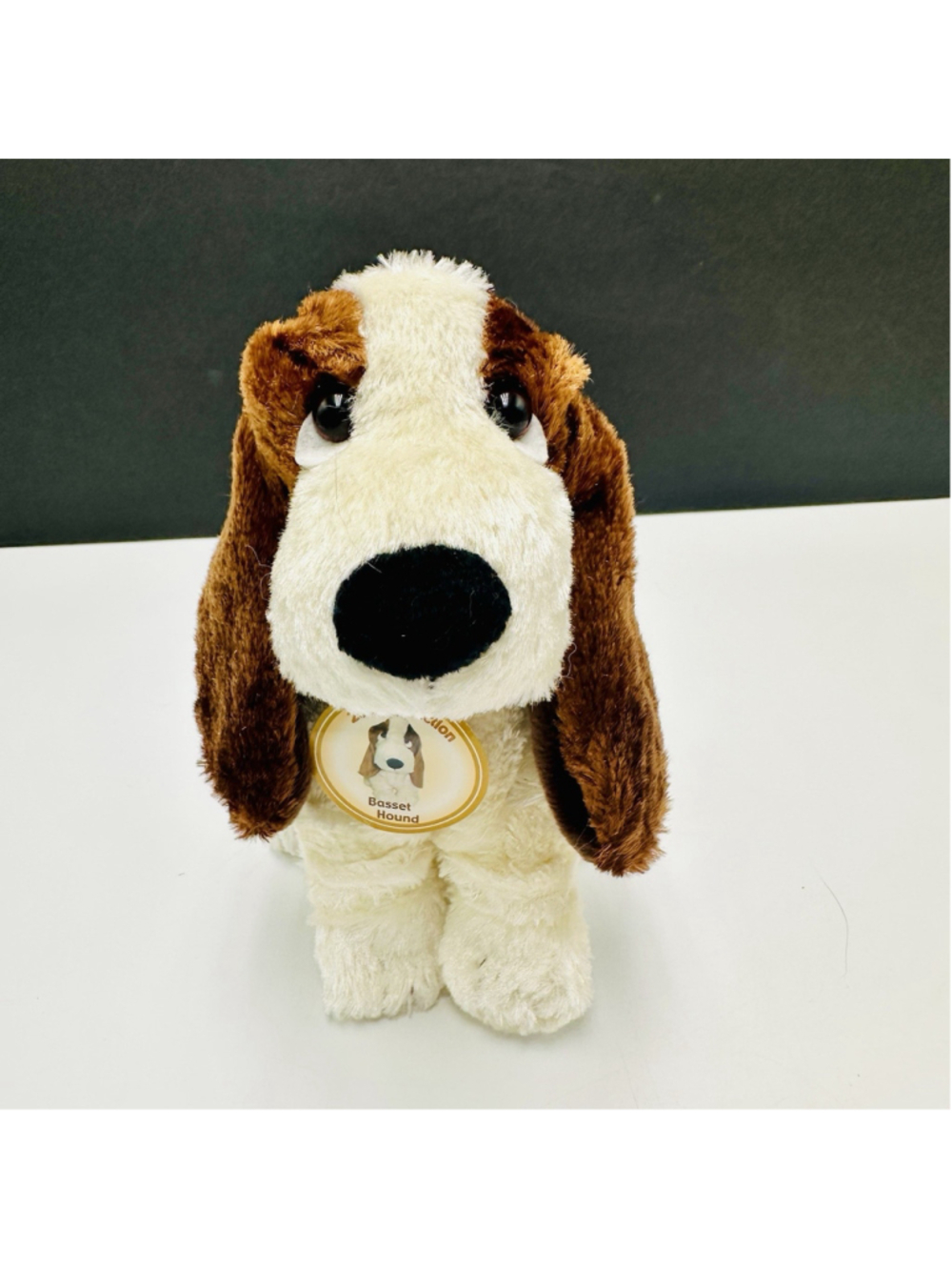 Bassett Hound Sitting 8 Inch Plush 2004 Golden Bear Co Stuffed Animal Toy